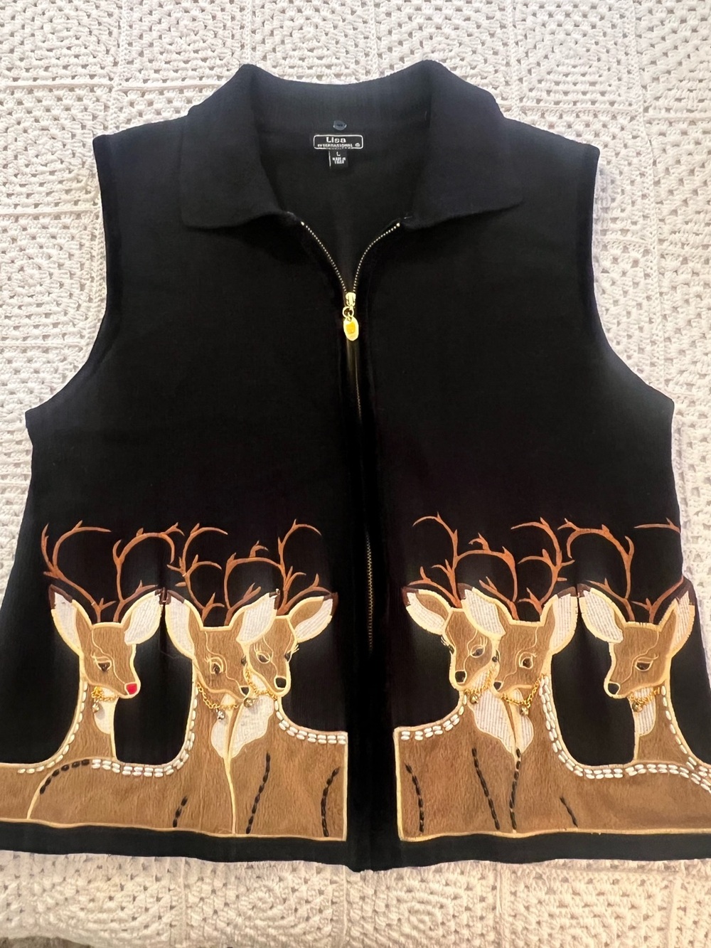 Lisa International Woman
Black Zip Vest Embellished Reindeer Sz L